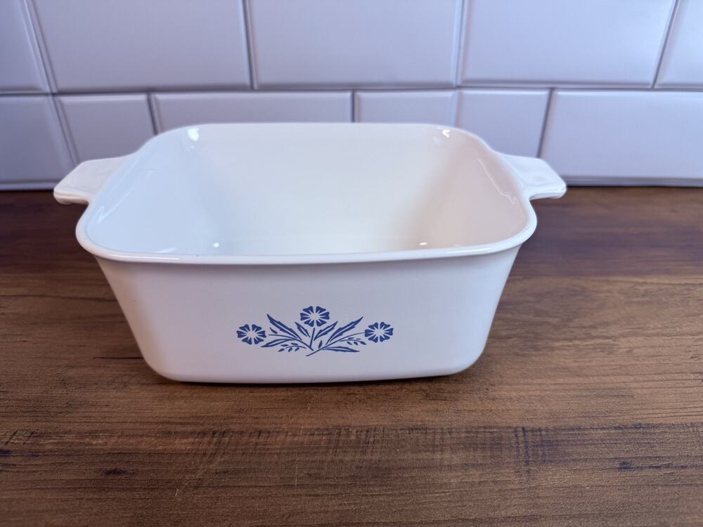 Vintage Corning Ware P-4-B Blue Cornflower 1 1/2 qt. 1.5 Quart Casserole Dish